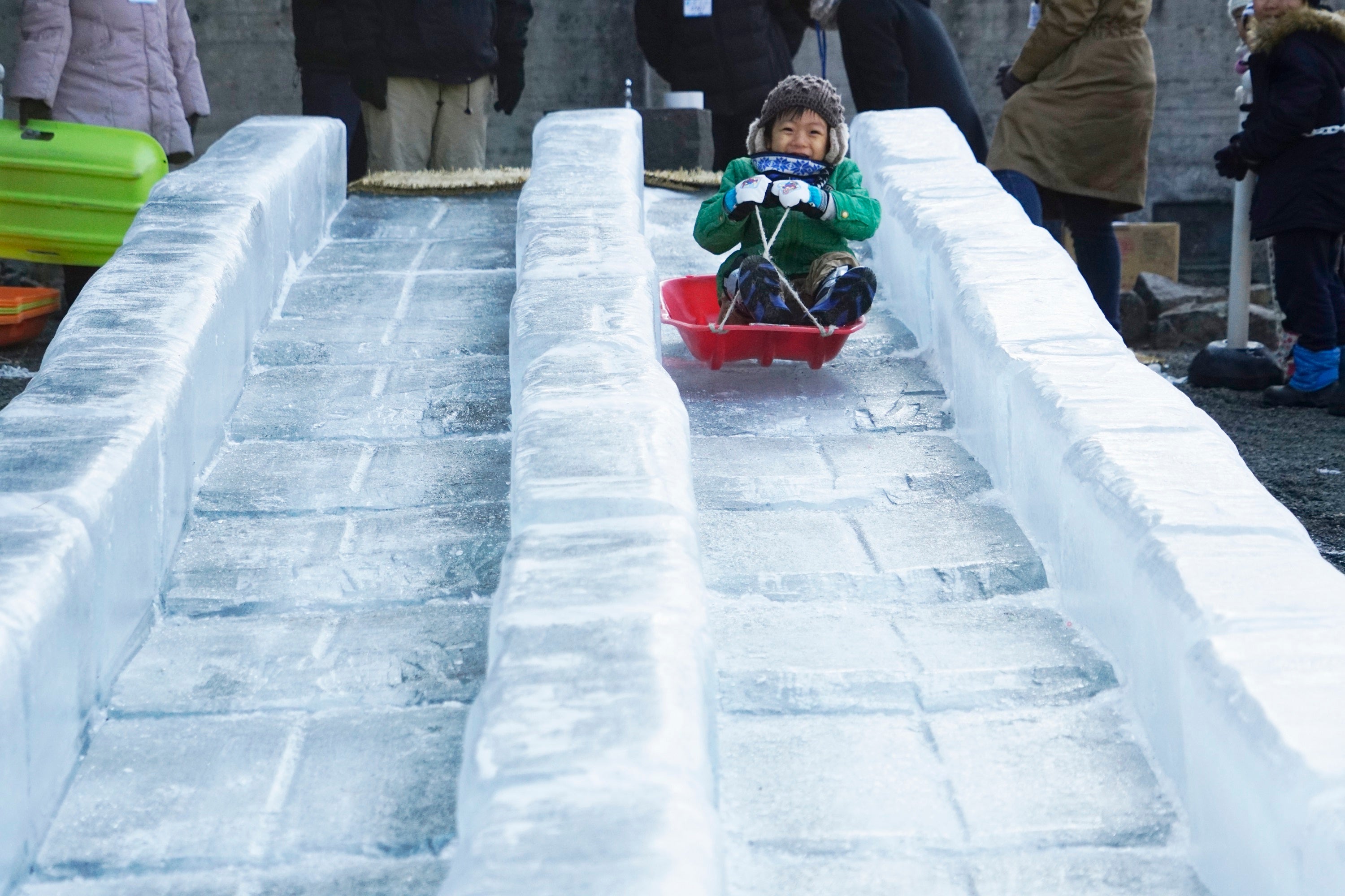 氷のジャンボすべり台