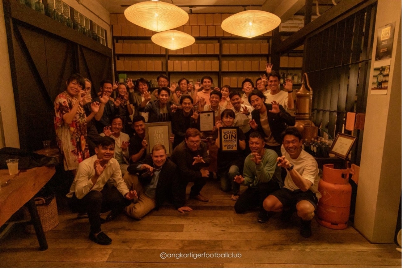 パートナーシップ締結記念パーティーでは、30名以上の関係者にお集まりいただき、MAWSIMジンを味わっていただきました。