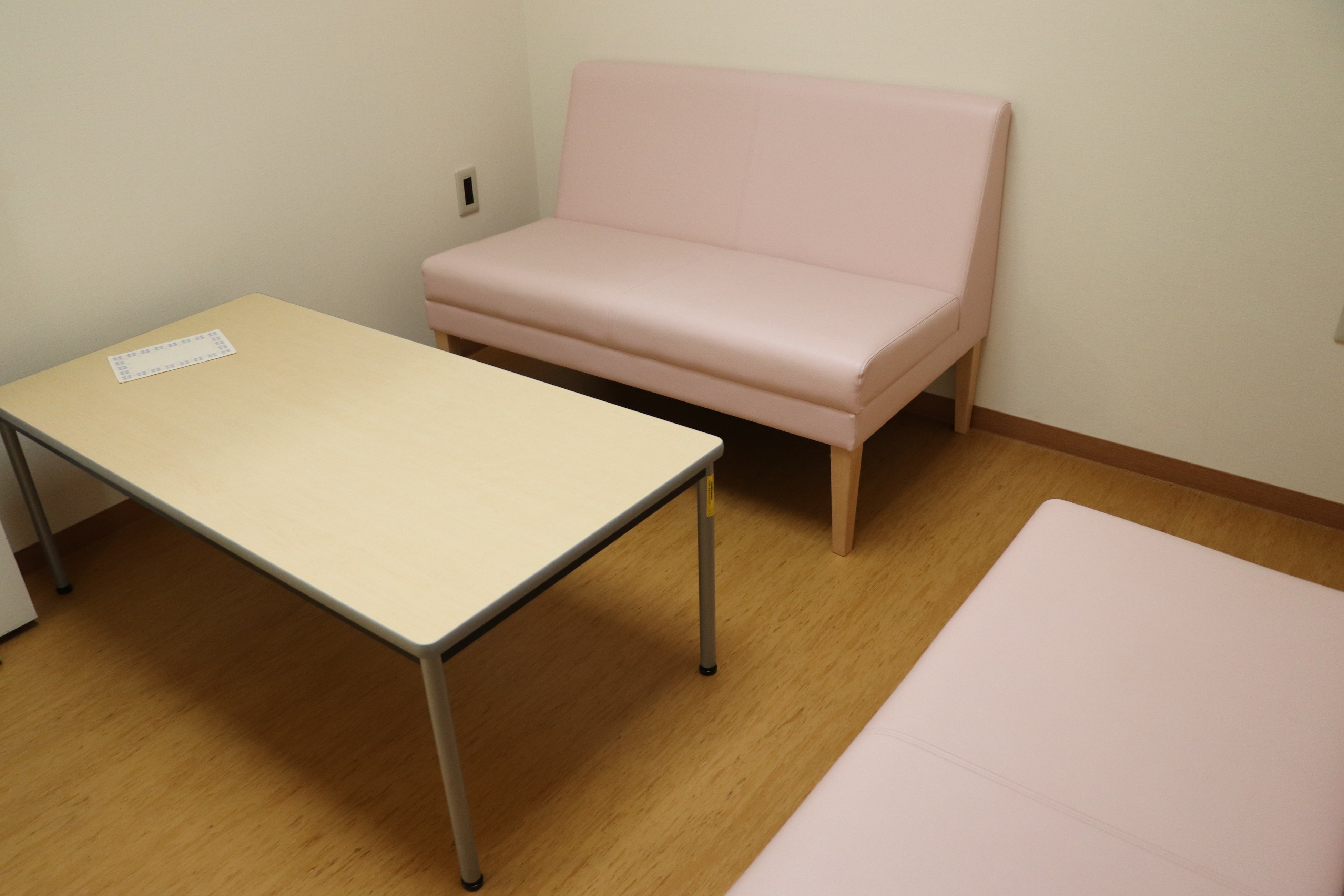 改修前の家族控室(室内)