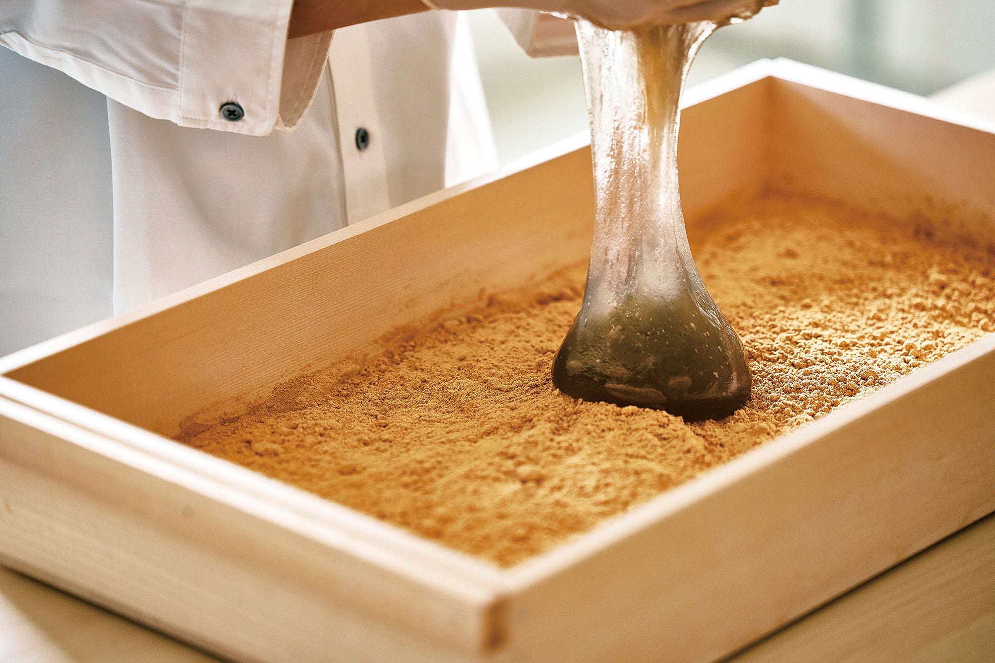 わらび餅＋ソフトクリーム】京都発・生仕立てわらび餅 “きなこと