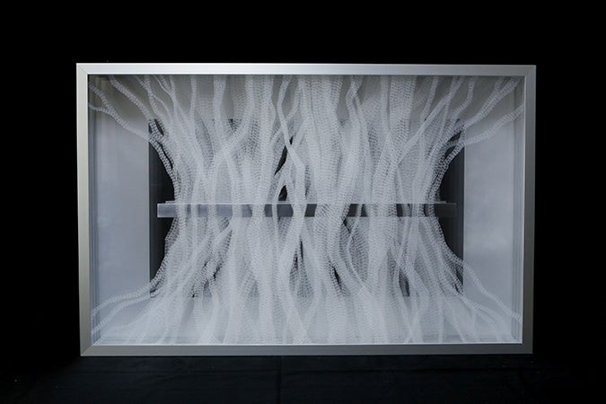 德永博子 アクリル板アート 緻密な点と線を重ね合わせたアクリル板アート 徳永博子さん個展