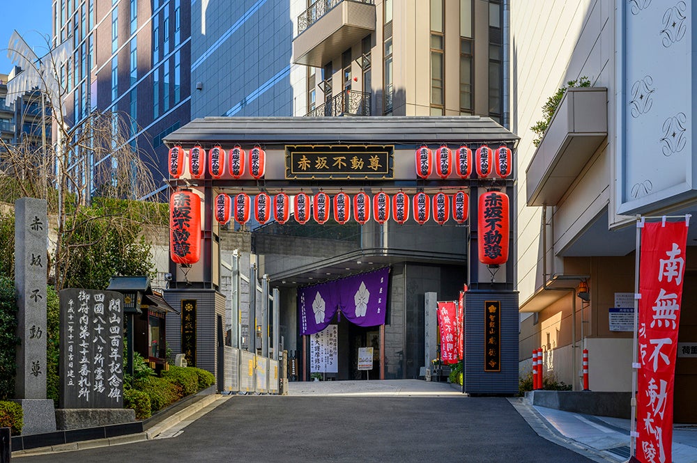 赤坂見附駅徒歩2分の立地 威徳寺赤坂一ツ木陵苑