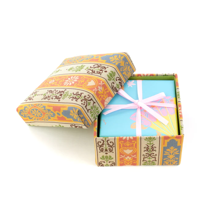 「京菓子司 末富」×「龍村美術織物」【春限定】花こばこ