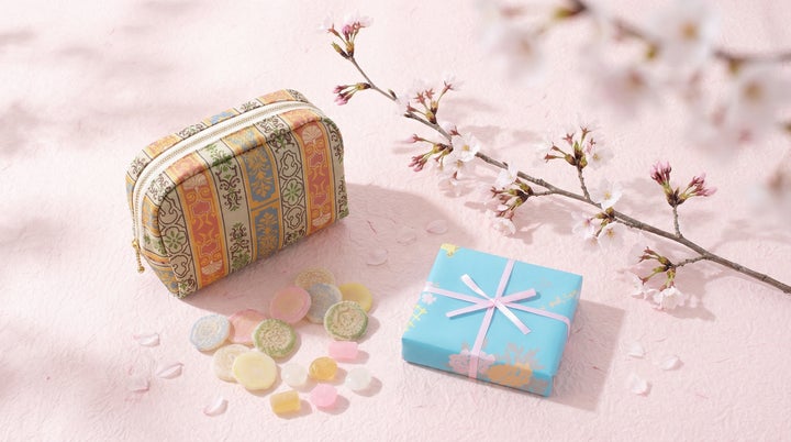 龍村美術織物 × 京菓子司 末富、数量限定「ロワール飾花文」新作ポーチ 龍村美術織物 × 京菓子司 末富、数量限定「ロワール飾花文」新作ポーチ