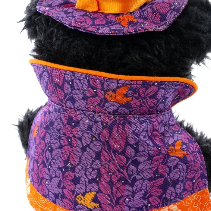 帽子とマントに「ふしぎな一夜」を使用