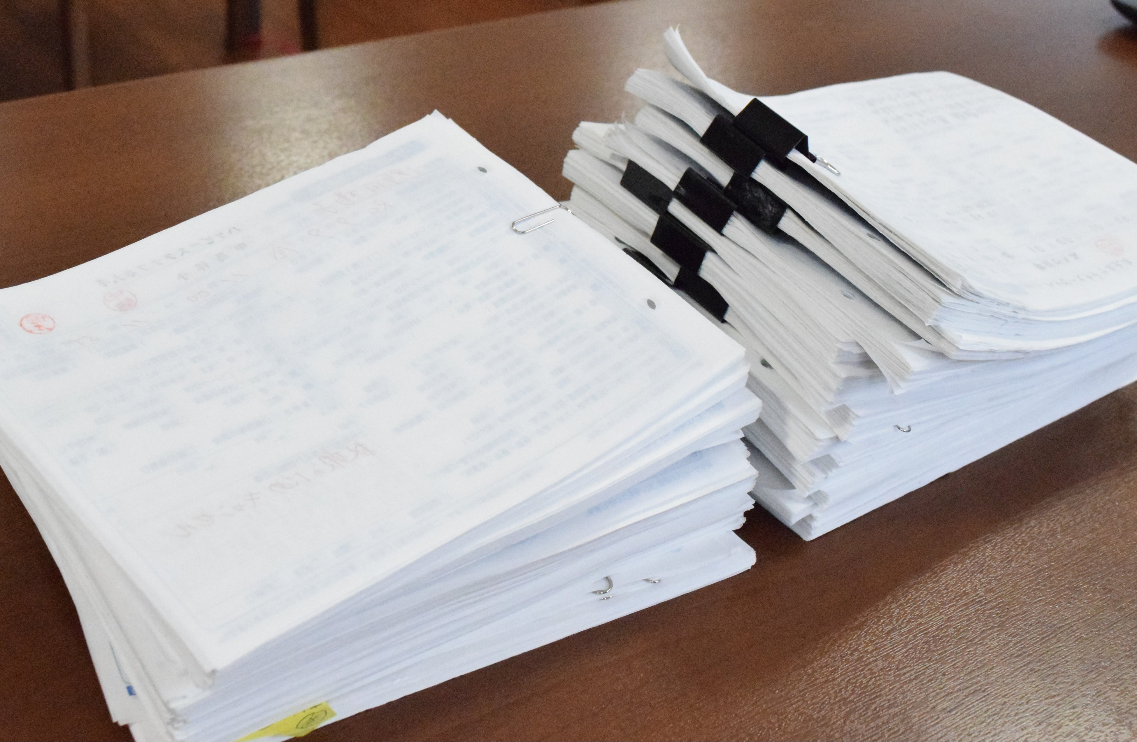 （図３）１か月分の紙テレッサの山（利用者数30人の事業所）40人定員では一月3000枚になることも