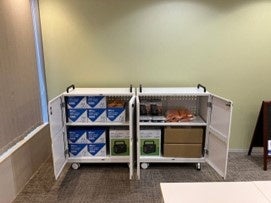 共用部への設置例 （本リリース例では空間になじむホワイトを採択）