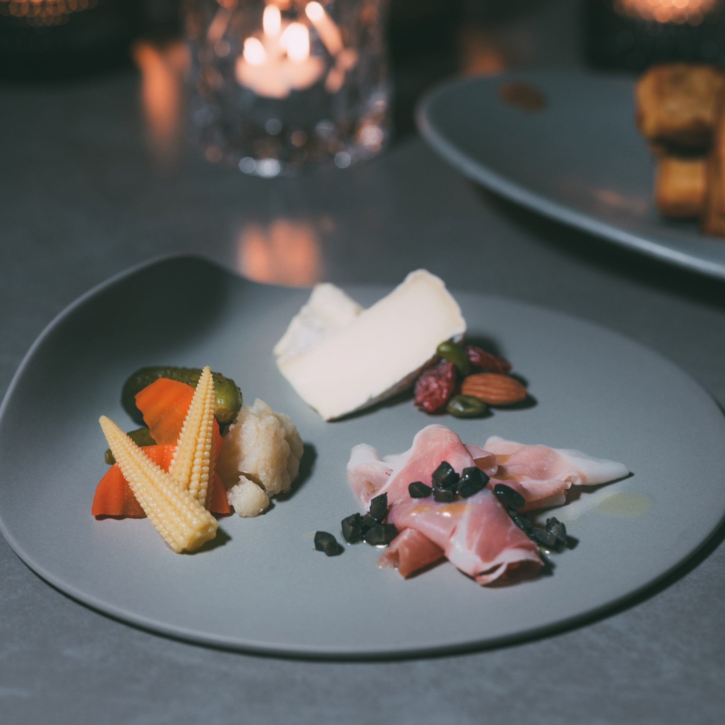 【本日のおつまみ3種盛り合わせ　¥1,400-】