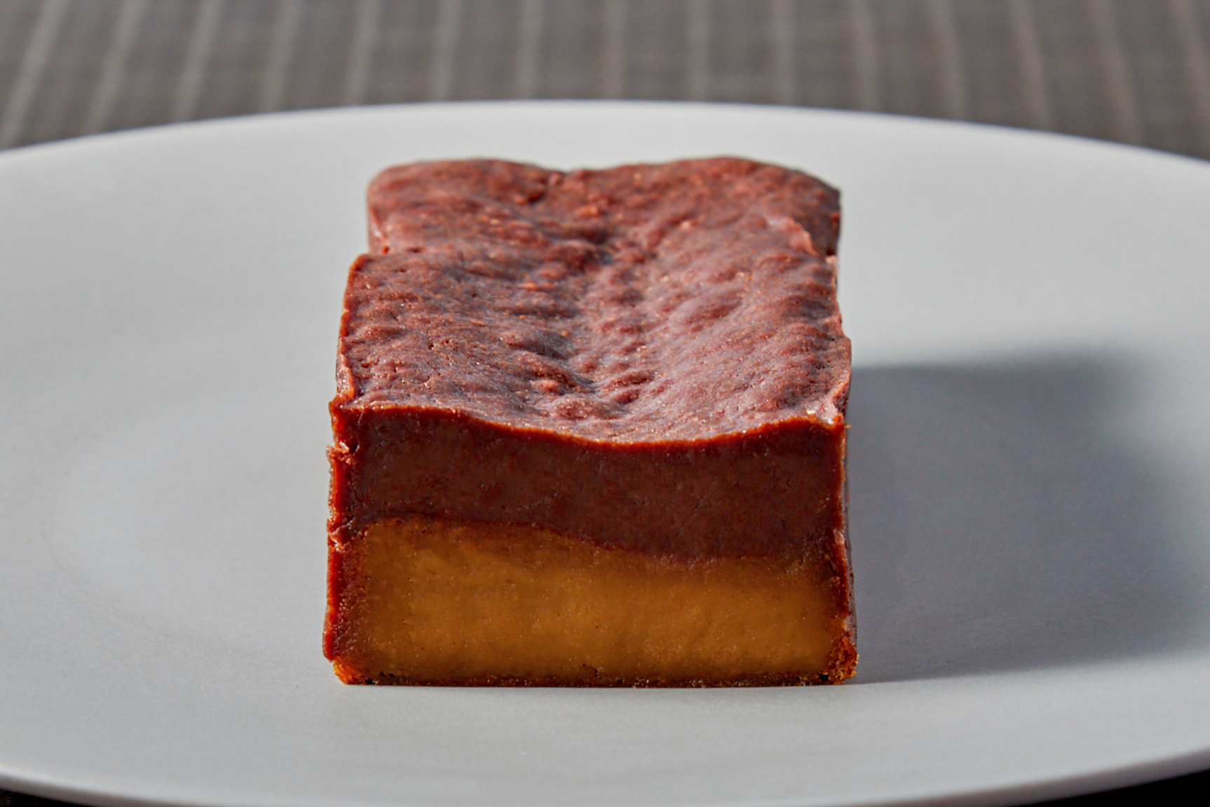 ケーキはこだわりの熟成炭火焼き安納芋（蜜芋）を使用しており、体にも優しい「グルテンフリー」「ショートニング不使用」となっております。