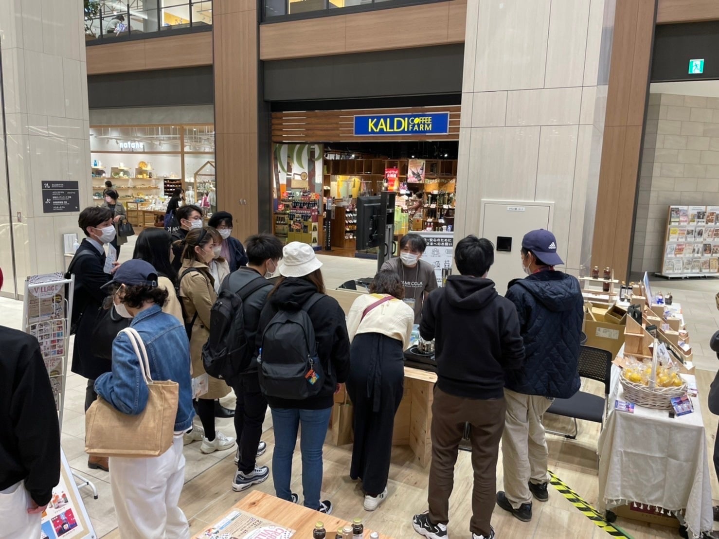 クラフトコーラの作り方を実演