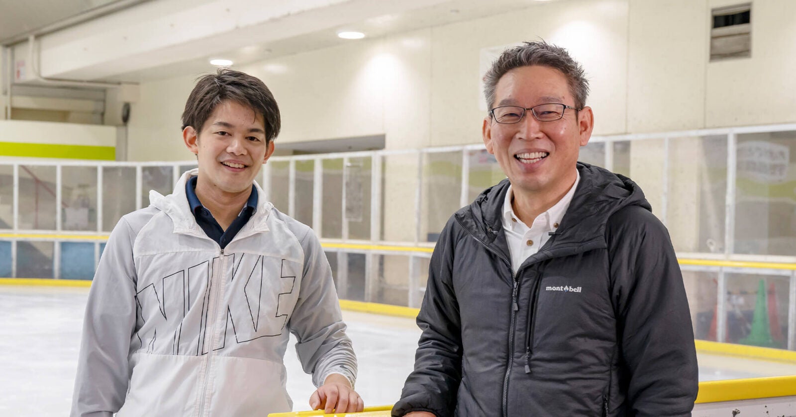 「Tobiha」を共同開発するフィギュアスケーターの小塚崇彦氏（左）と松本氏。