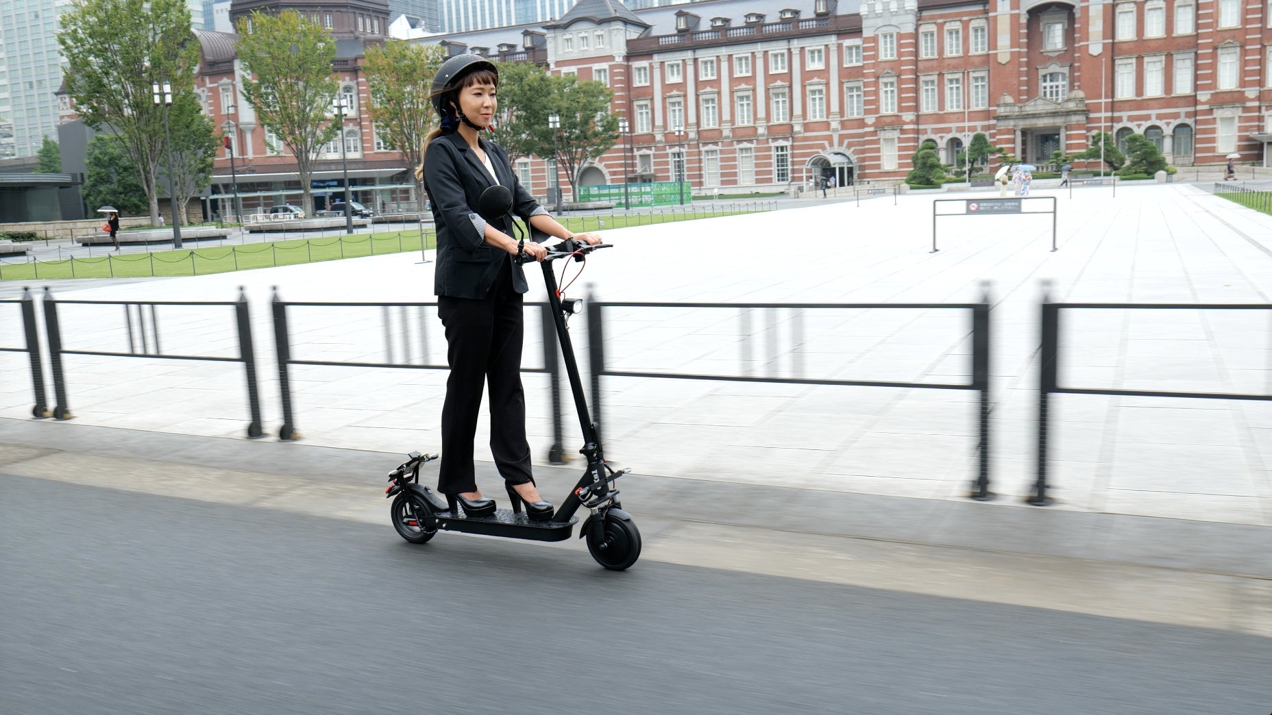 写真は発売中の一般原付モデルになり、今回発表する特定小型原動機付自転車に該当しません