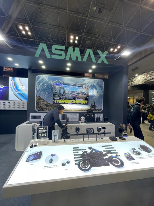 【大阪モーターサイクルショー2026】カスタムジャパン、ASMAX「EVA R(エヴァンゲリオン レーシング)モデル」や話題の「スマートシリーズ」を一挙展示!ハズレなしの来場者参加型イベントも開催 【大阪モーターサイクルショー2026】カスタムジャパン、ASMAX「EVA R(エヴァンゲリオン レーシング)モデル」や話題の「スマートシリーズ」を一挙展示!ハズレなしの来場者参加型イベントも開催