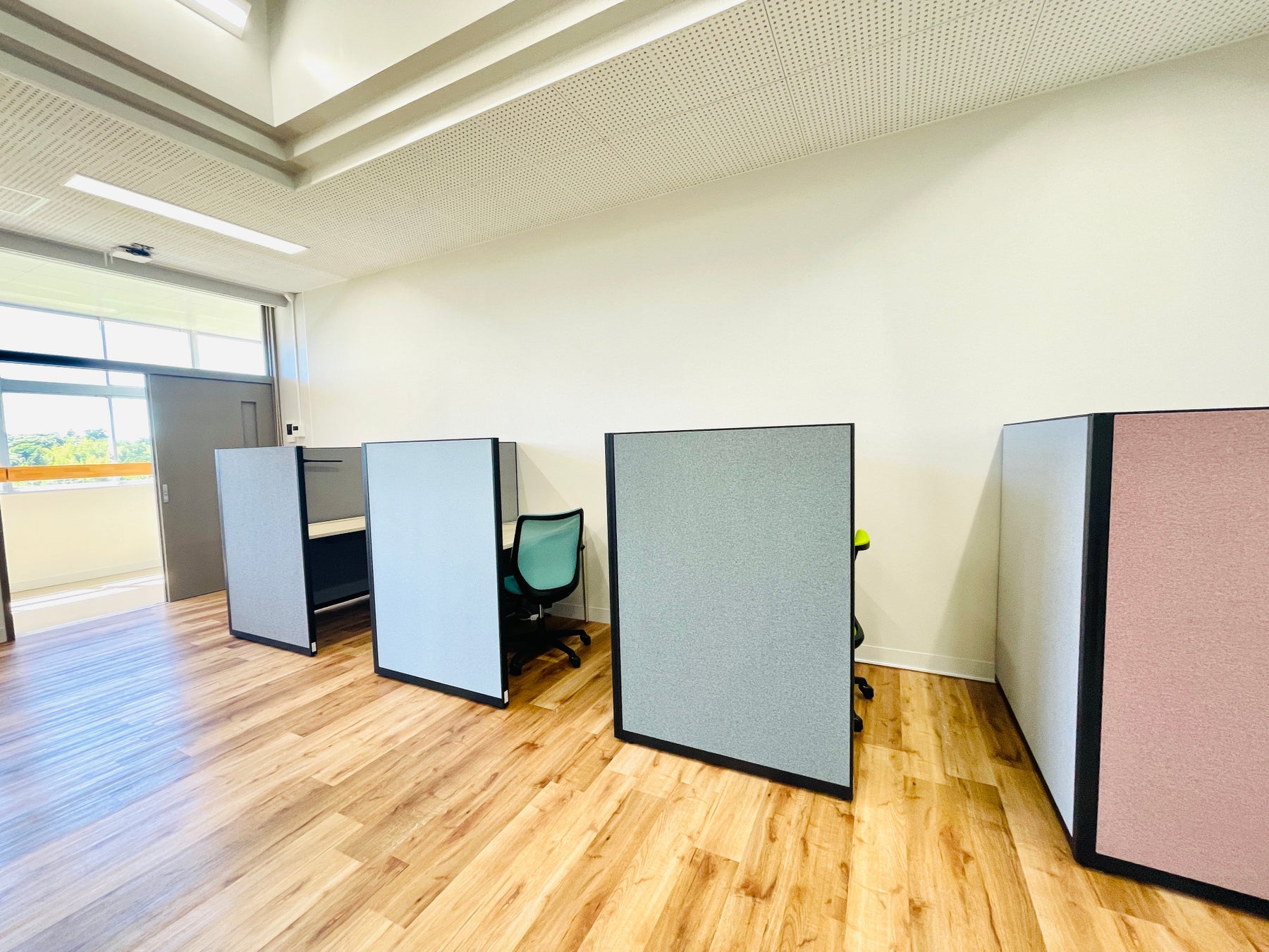 日御碕サテライトオフィスの半個室ブース