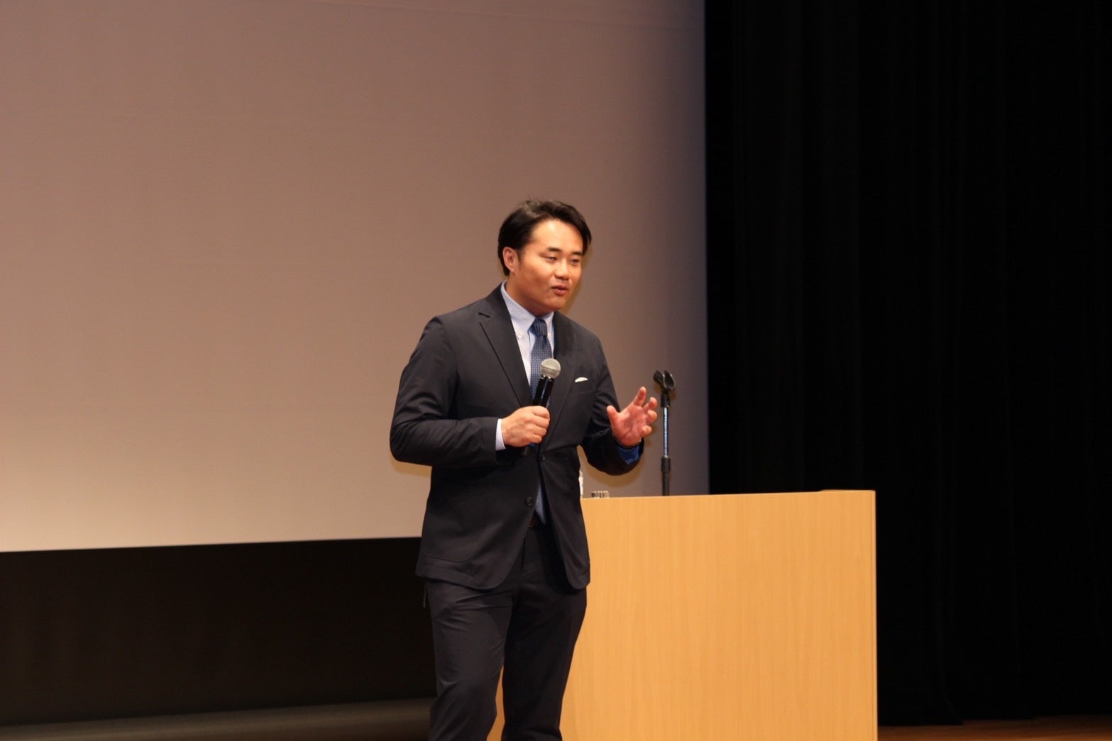 【大阪杉村太藏親臨演講!】人氣媒體講師攜手打造親子共學經濟社會免費講座【贈書活動!】