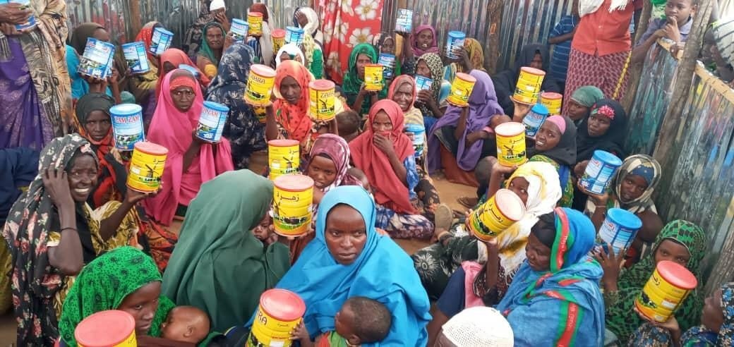 食糧支給を求めるソマリア女性たち