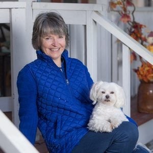 元FBI捜査官コニー講師は英語、料理レッスンを提供