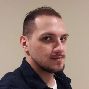 ルーマニア出身、人気英語講師