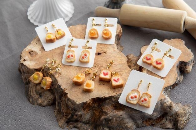 イアリング各種1,540円　