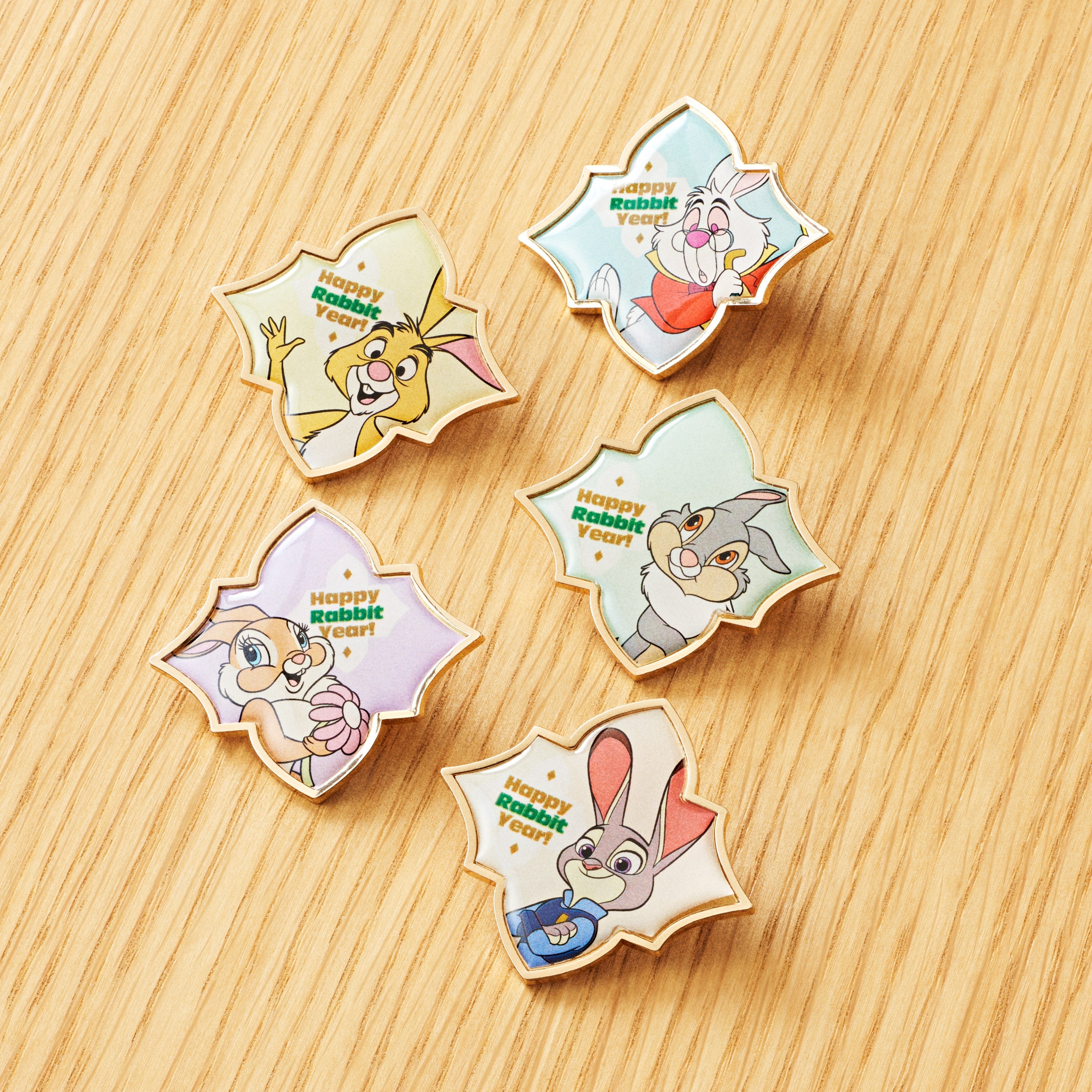 ディズニー ピンバッジ 9点 お正月 HAPPY NEW YEAR 2003/2004 ディズニーストア 限定 東京ディズニーリゾートのお正月2022！パレードや新発売グッズをご紹介