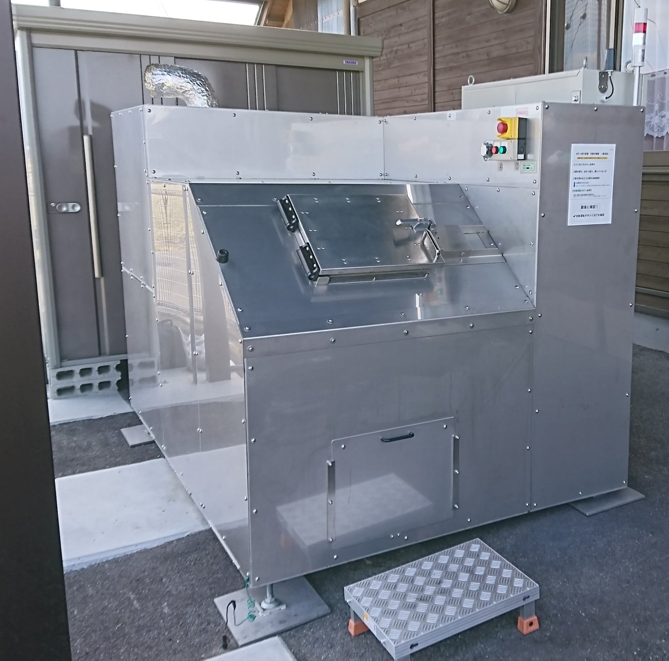 開発した「炭素化装置」