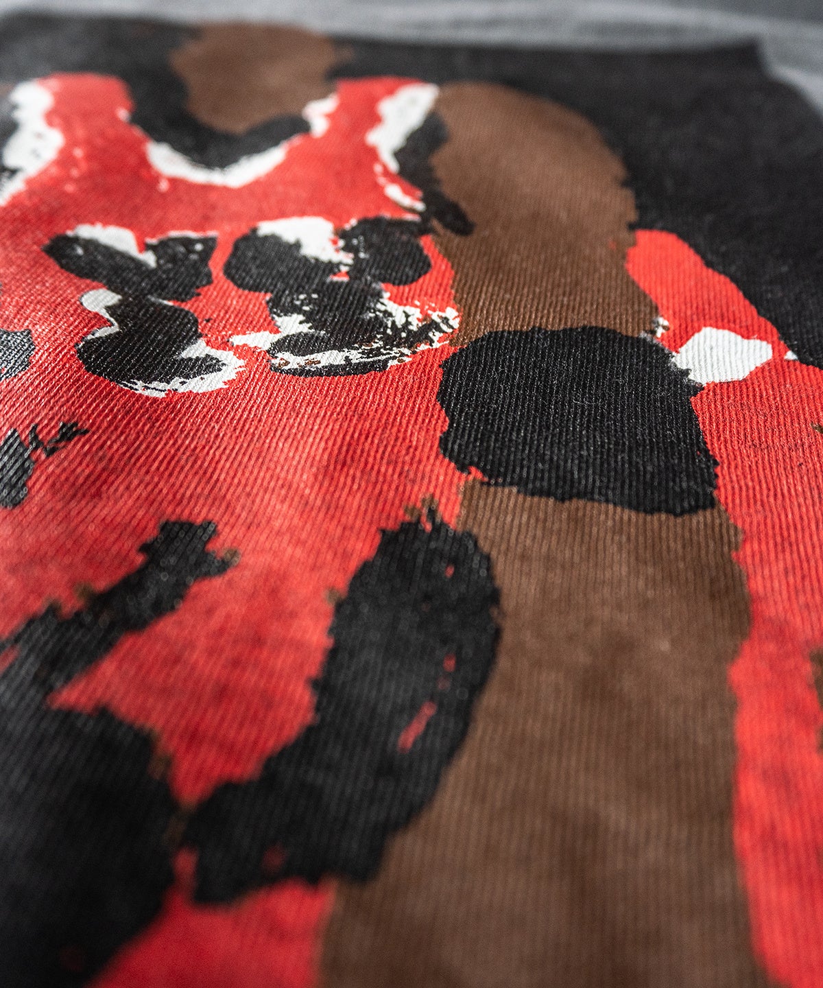 指と絵の具で浮かび上がる、バスケの神様「23」。 | 株式会社 ネキスト