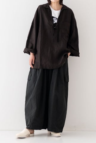 ボリュームたっぷりで風通し抜群。天然素材ならではの清涼感と軽 ボリュームたっぷりで風通し抜群。天然素材ならではの清涼感と軽