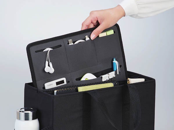 本体内側のスペースに余裕がある時は、 サブバッグを内側に収納することも可能です。