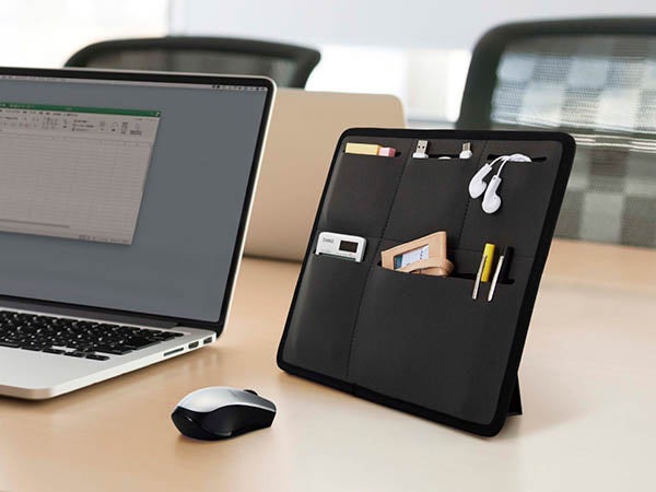 サブバッグが机上で自立するため、 机上整理に便利です。