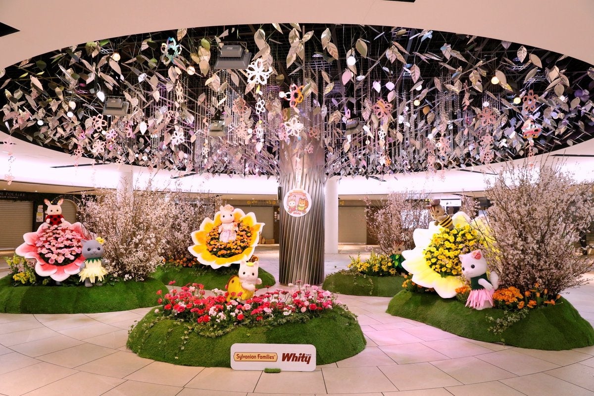 人気キャラクターと生花のコラボ装飾