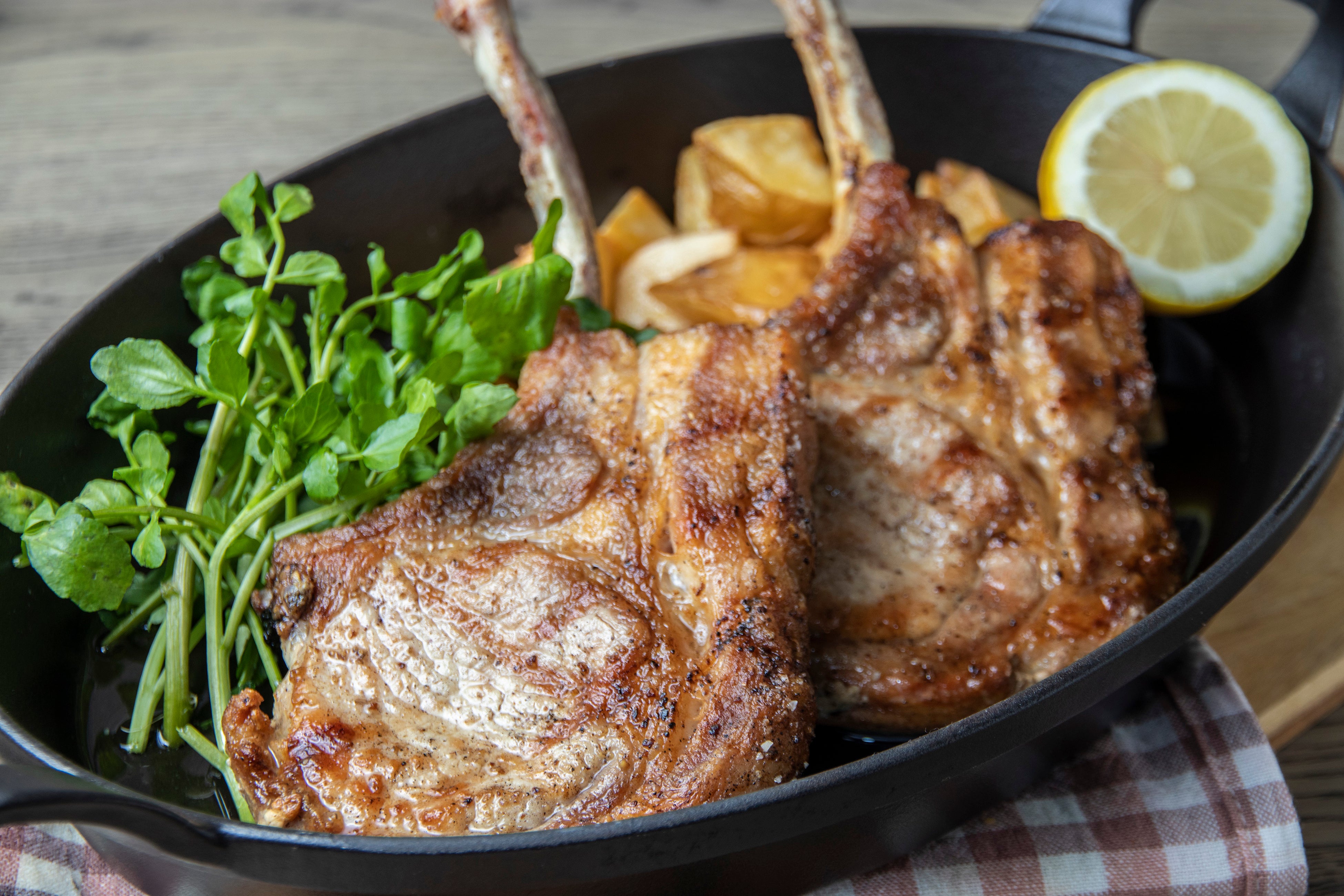 ナナイロイートアットホーム　味麗（みらい）豚のチョップステーキ