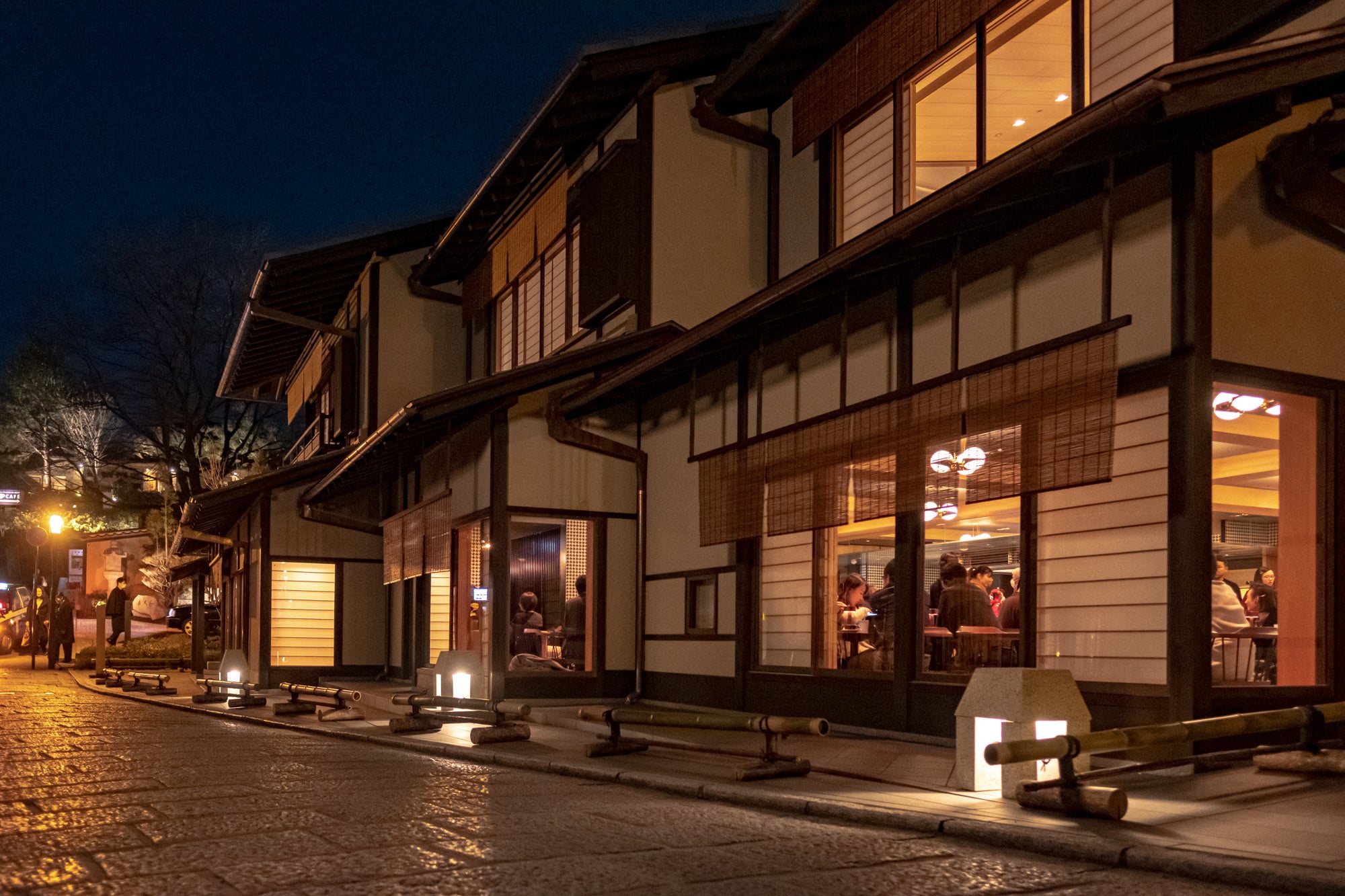 二寧坂（二年坂）に面する「KYOTO BISTRO」