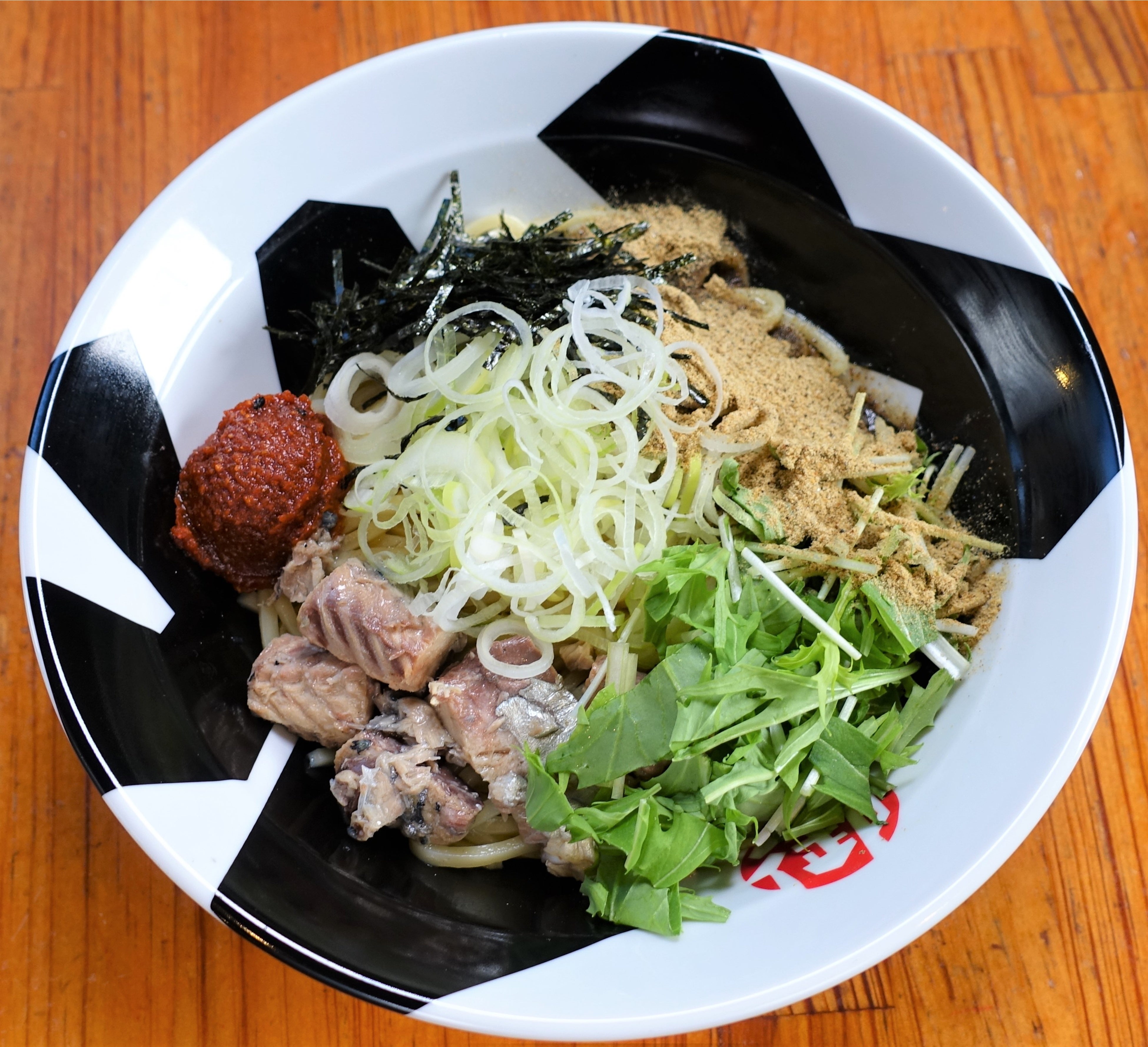 金華さばの辛味噌まぜそば￥930（税込）