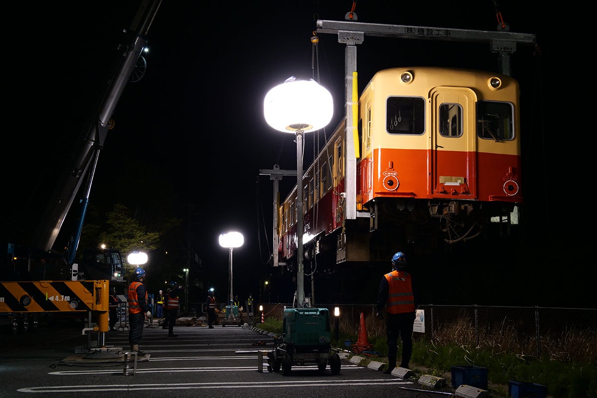 キハ203搬入の様子