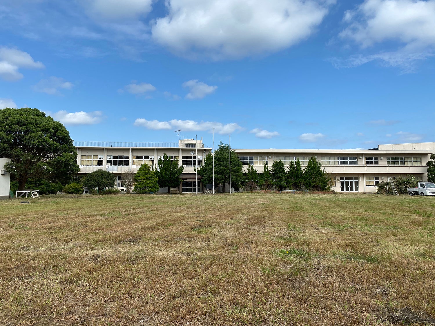 改装前の廃校となった旧高滝小学校
