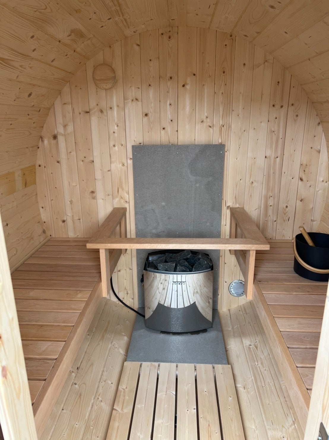 バレルサウナ室内