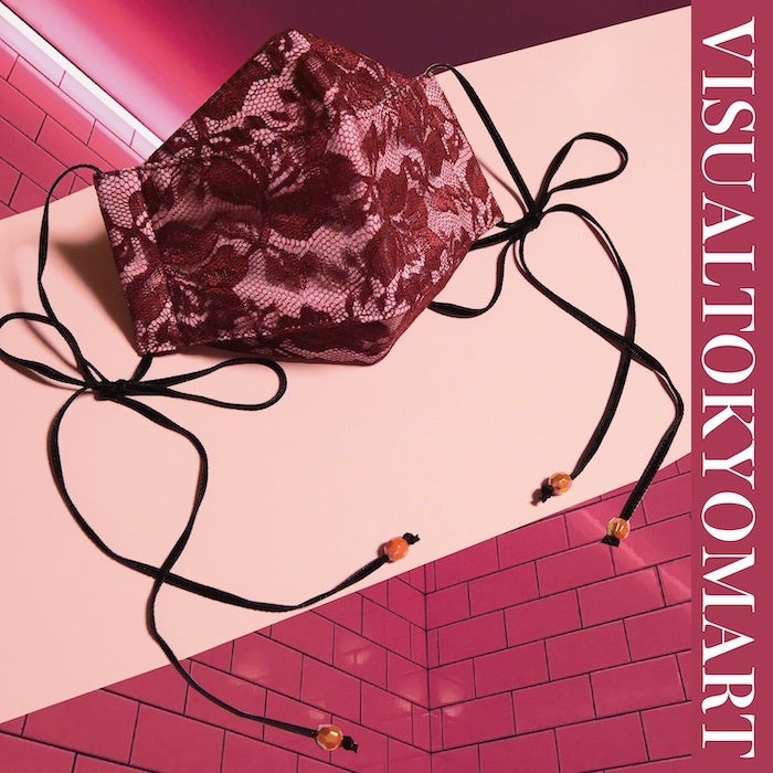 大人っぽく妖艶に魅せてくれるストロベリーピンクカラー