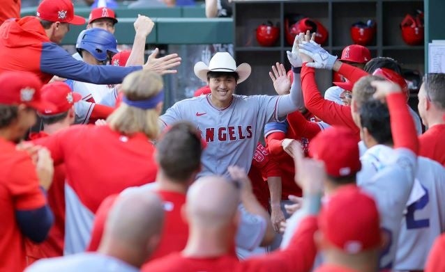 【野球】大谷今季１号でカウボーイハット