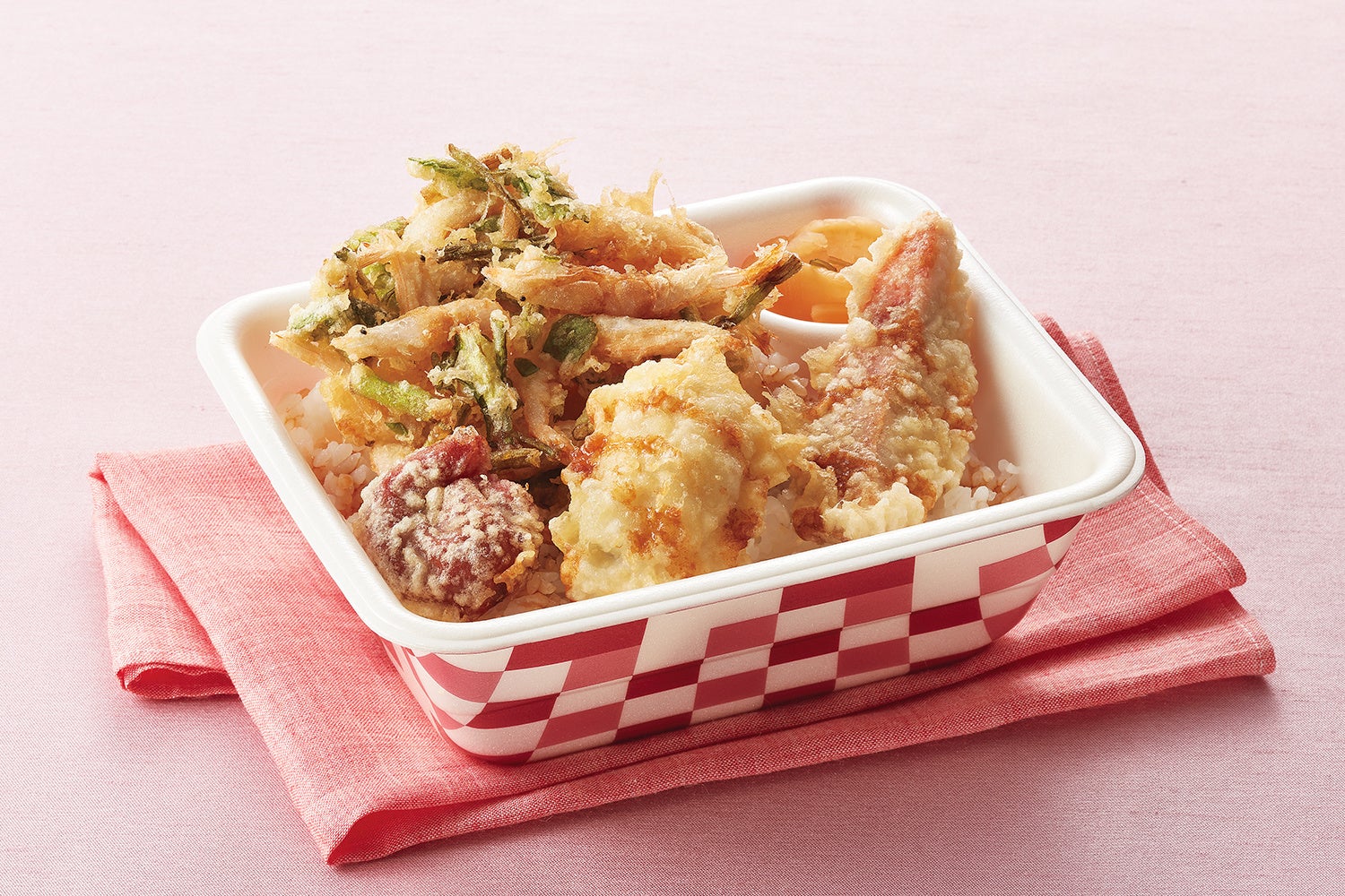 素材内容：白えびとセリのかき揚げ、はも、金目鯛、紀州南高梅