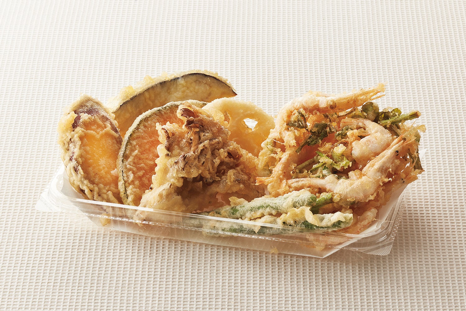 素材内容：白えびとセリのかき揚げ、かぼちゃ、なす、 さつまいも、まいたけ、れんこん、いんげん