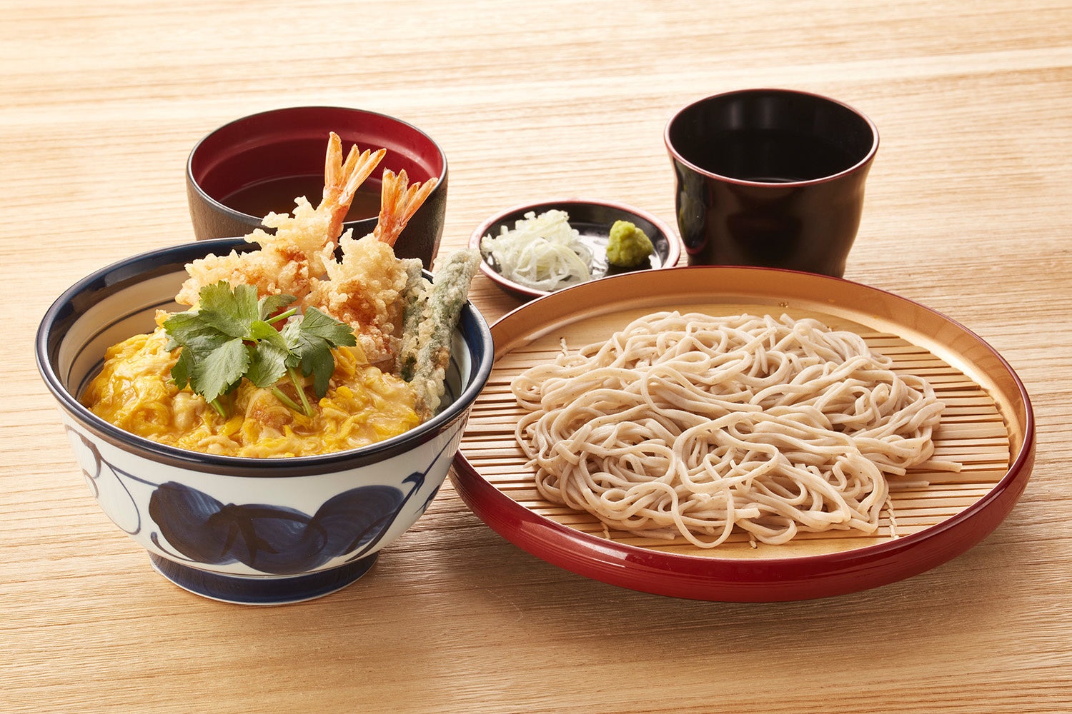 とろっと玉子の海老天丼サービスセット(小そば)