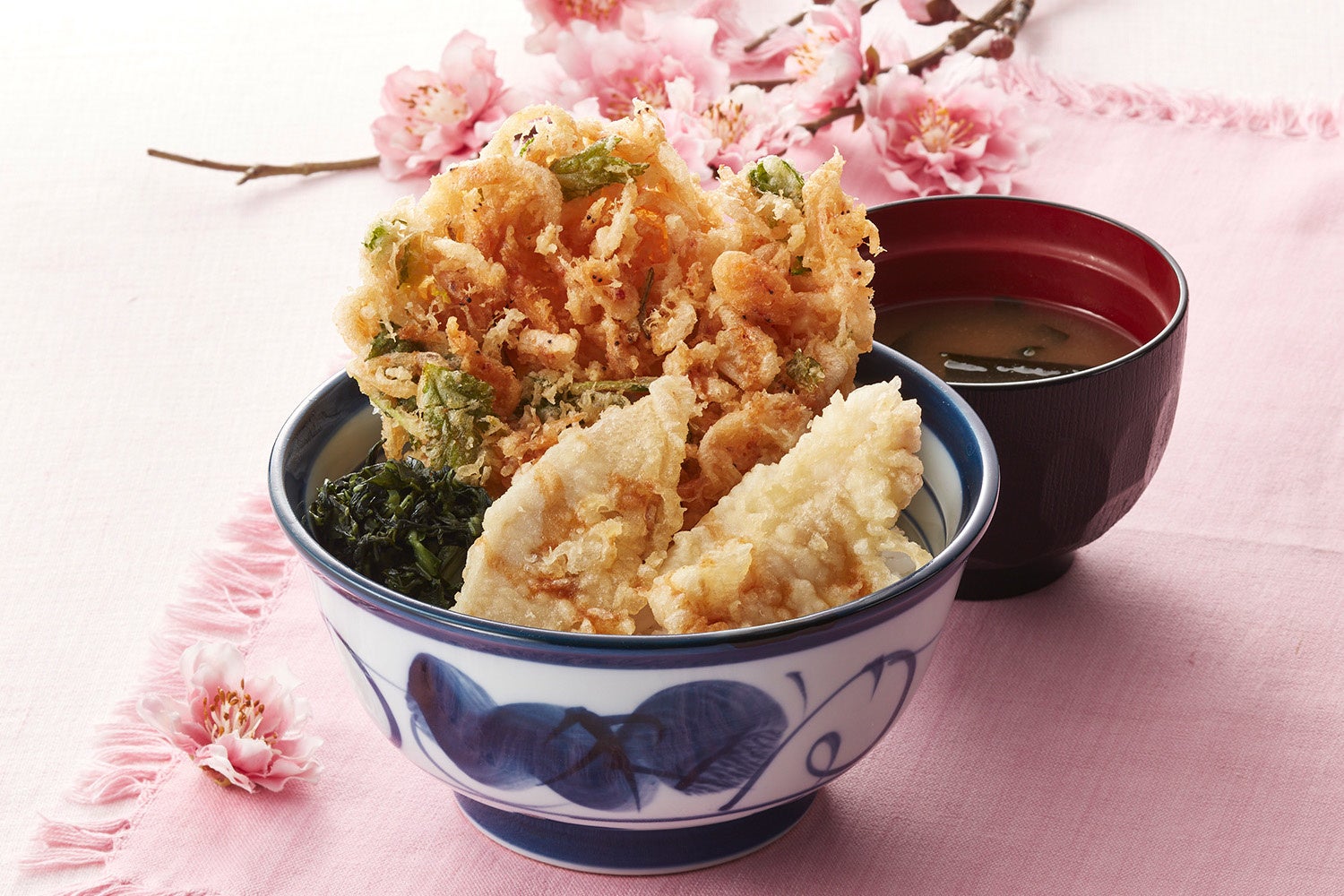 天丼てんやから春の風物詩 桜海老 天丼 が今年も登場 人気のご馳走シリーズの ごちそう天丼 春 も同時販売 ロイヤルホールディングス株式会社のプレスリリース 天丼てんやから春の風物詩 桜海老 天丼 が今年も登場 人気のご馳走シリーズの ごちそう天丼 春 も同時販売 ロイヤルホールディングス株式会社のプレスリリース