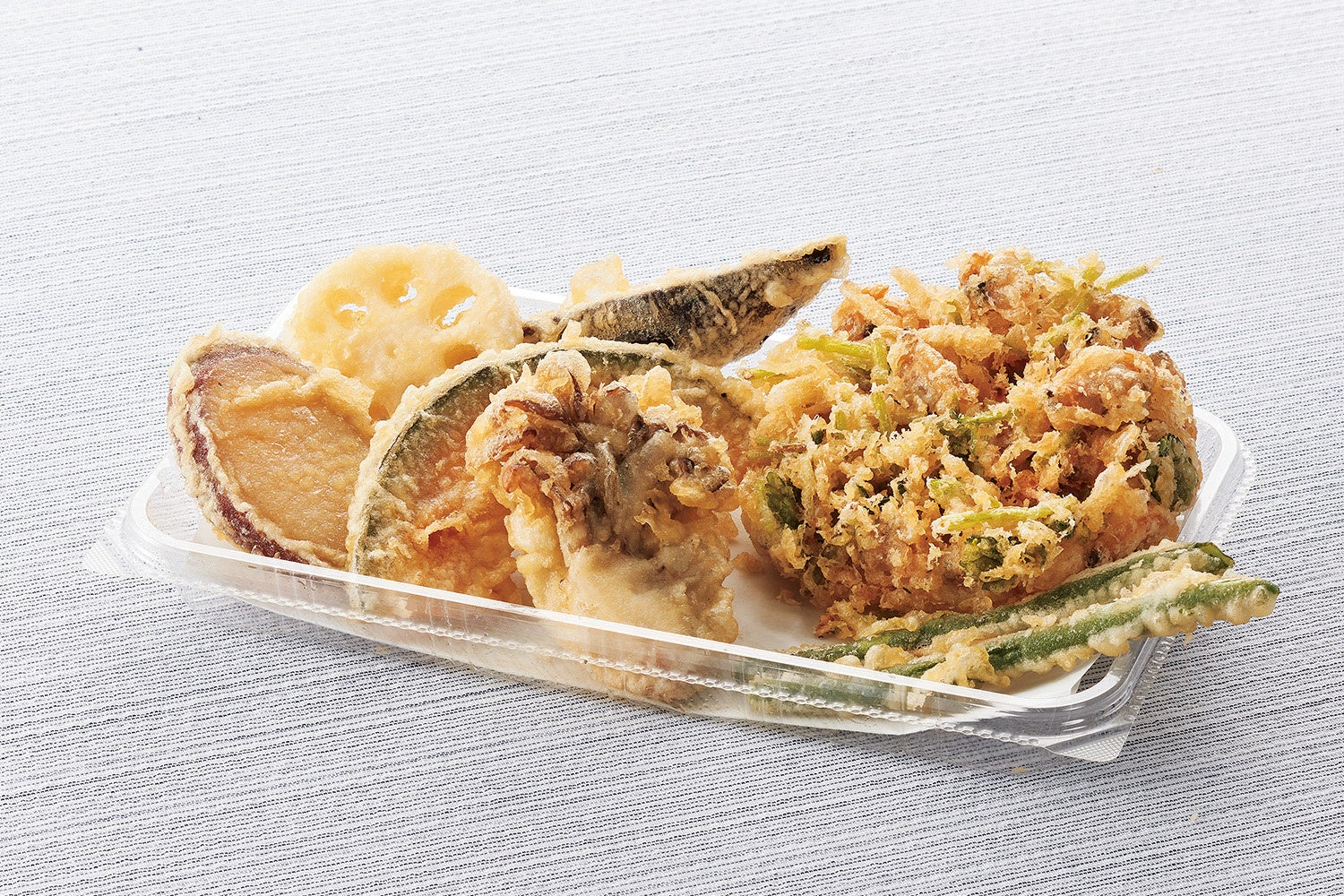 あさりと生姜のかき揚げ（三つ葉入り）・ さつまいも・かぼちゃ・なす・いんげん・ まいたけ・れんこん