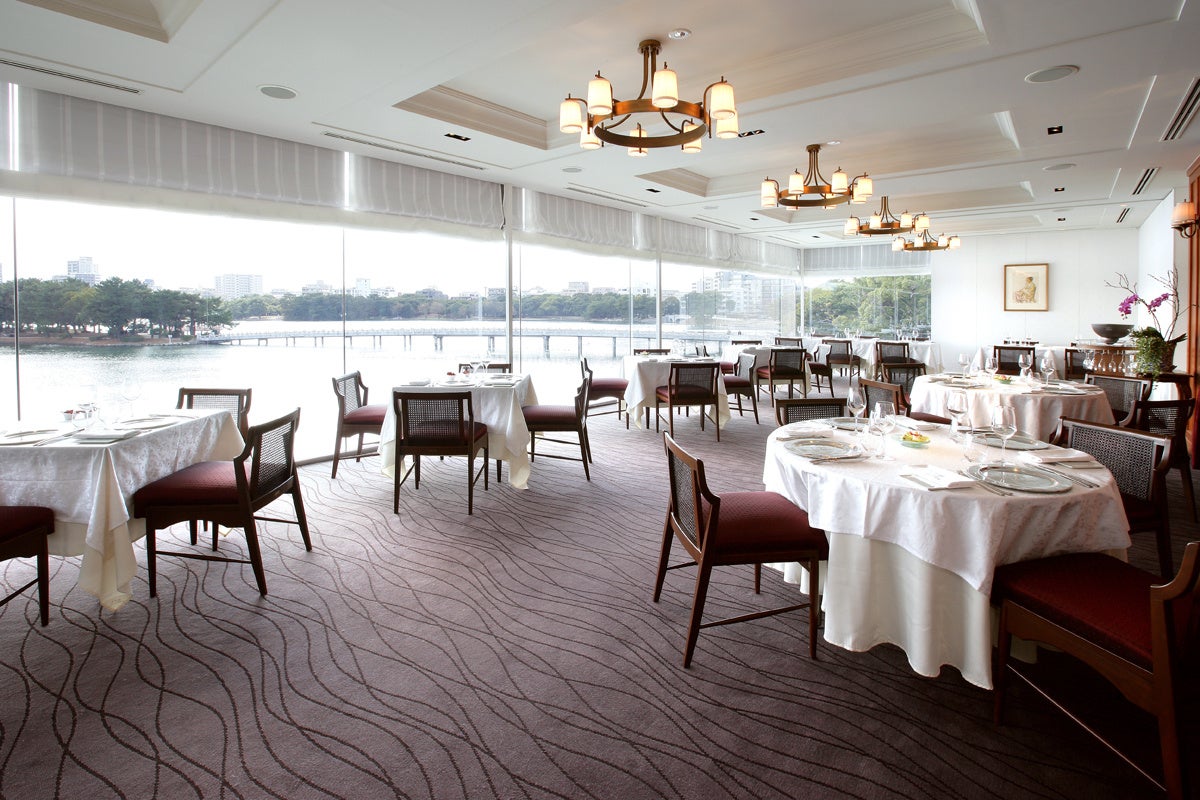 内観イメージ（大濠公園の開放感ある眺望をお楽しみいただけます）