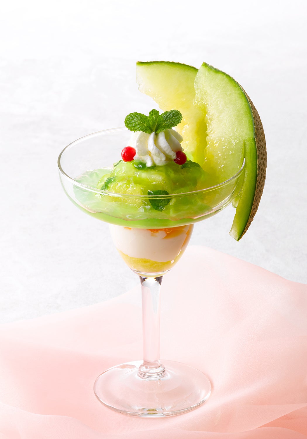 フレッシュメロンの芳醇な香りと甘さが引き立つ爽やかな夏メニュー夏季