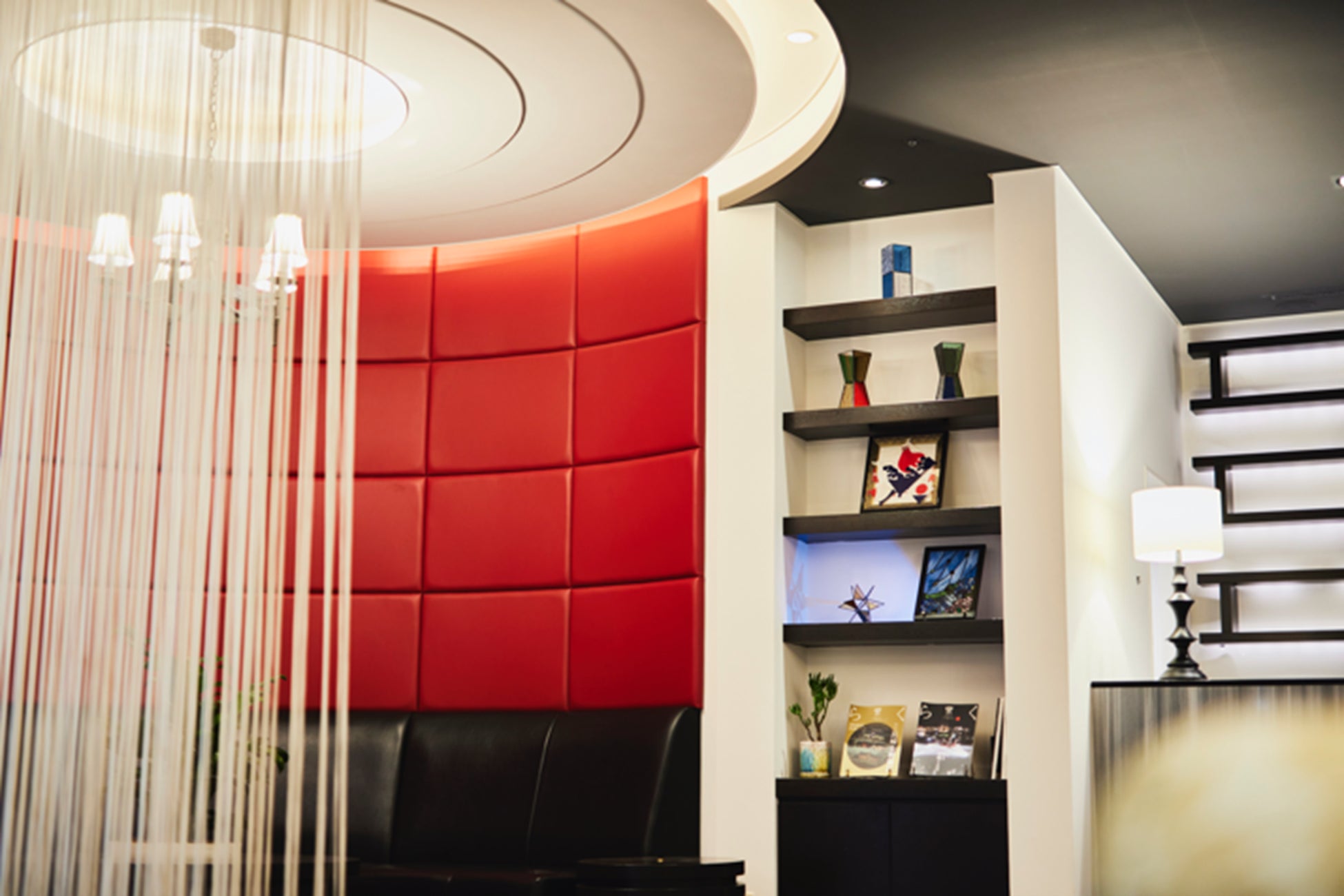 リッチモンドホテル⻑崎思案橋 ロビー「⻑崎ハタ」アート