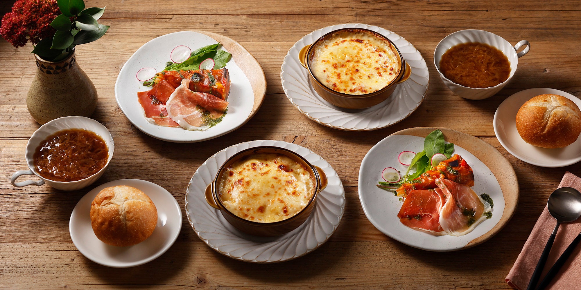 ふたりで楽しむグラタンセット （写真：イメージ）