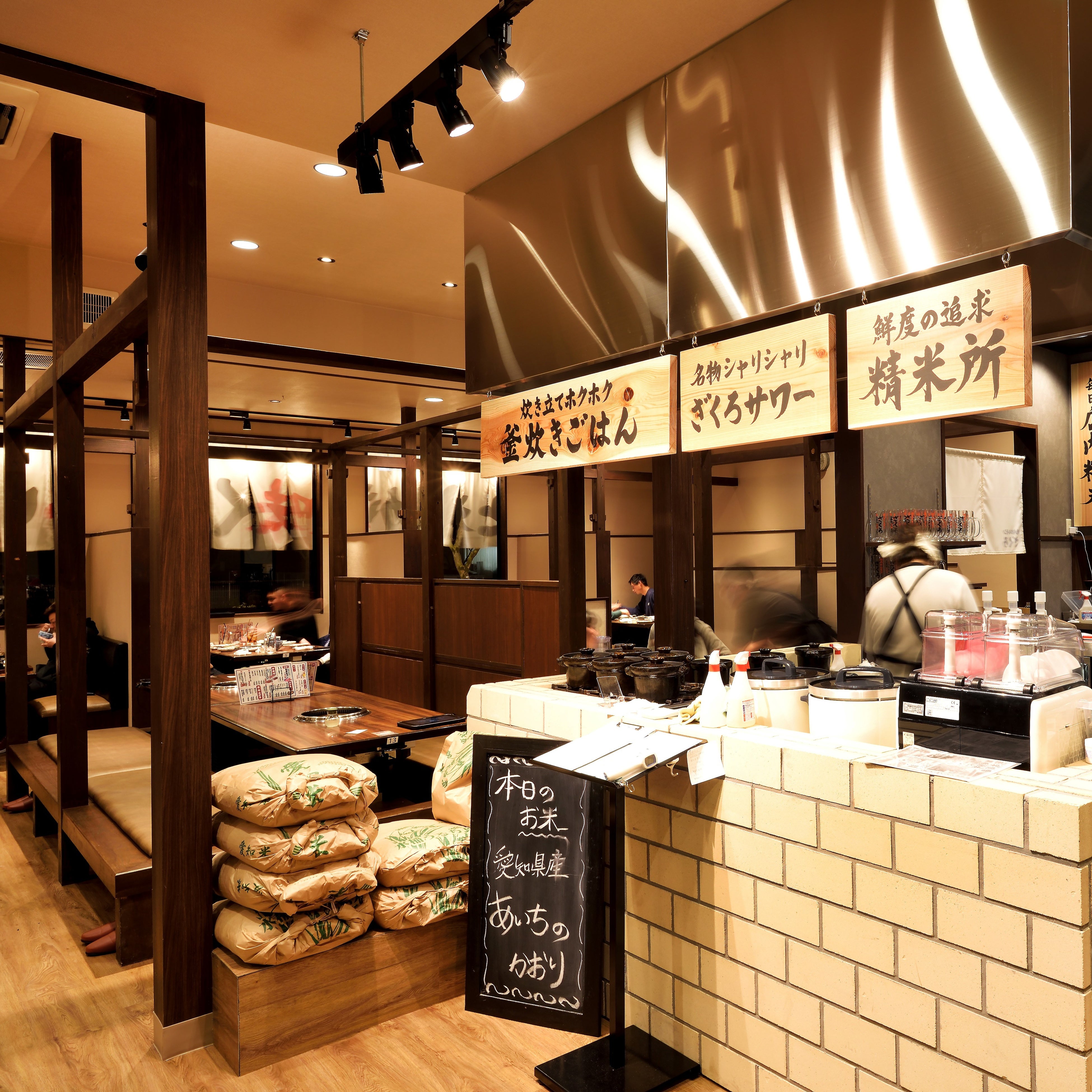 春日井店の店内