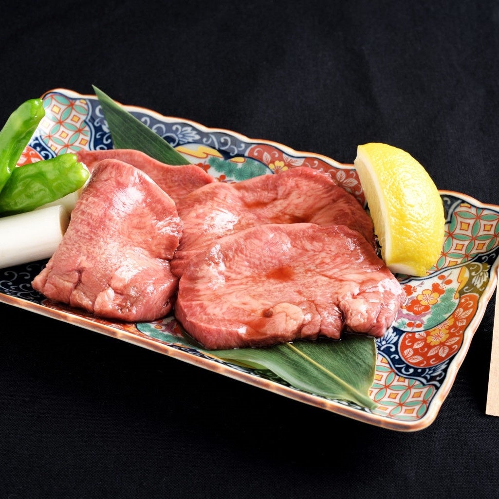 自家製の特製ダレでもみ込んだ厚切り仙台牛タン