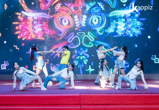 ガラの雰囲気をさらに盛り上げる各事業本部の創造的なパフォーマンス。&nbsp; &nbsp;最優秀賞は個人および集団パフォーマンスで多くの賞を受賞した、 SBU1に贈られました。